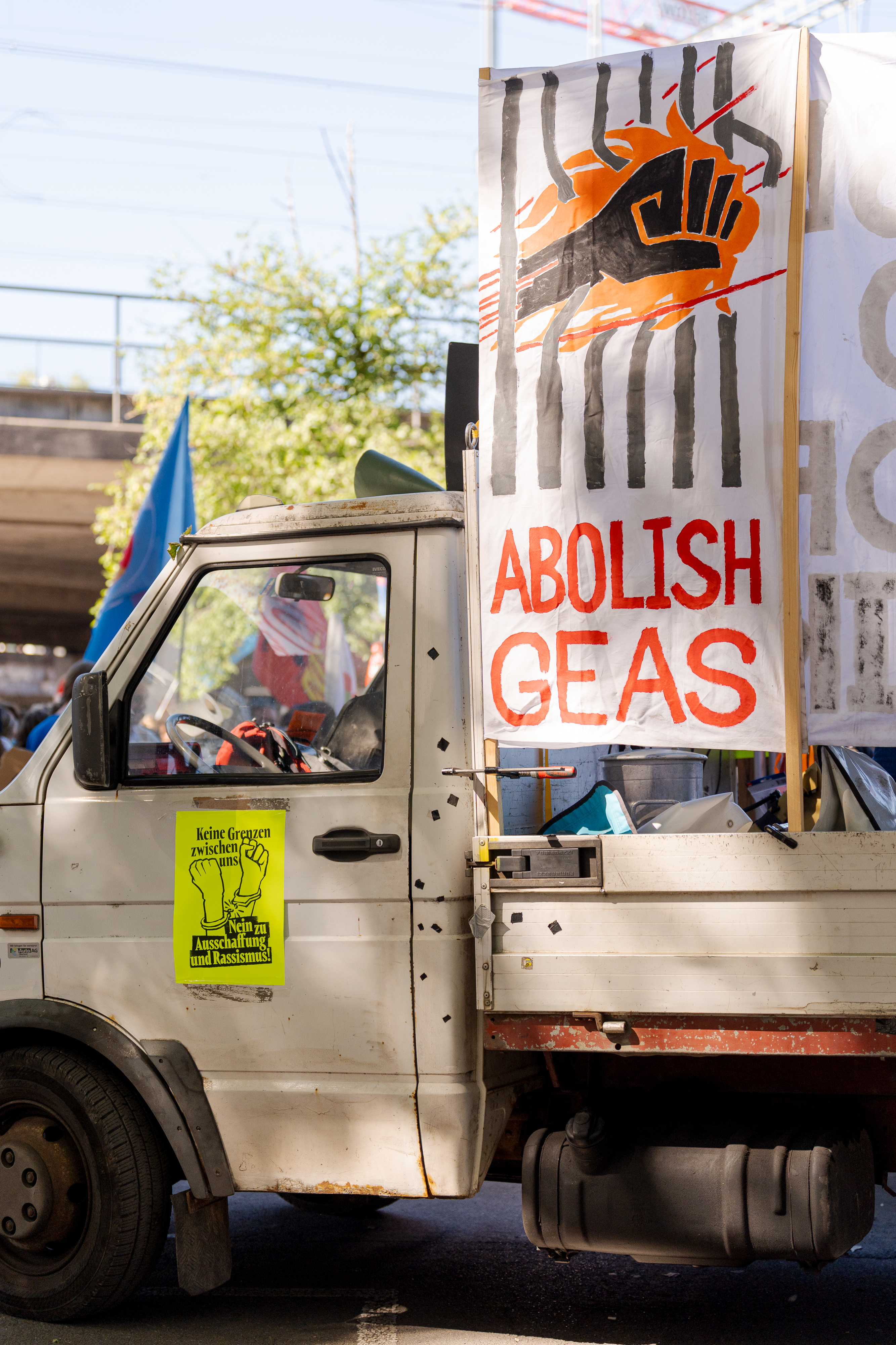 Demo-Bus mit Tranparent Abolish Geas