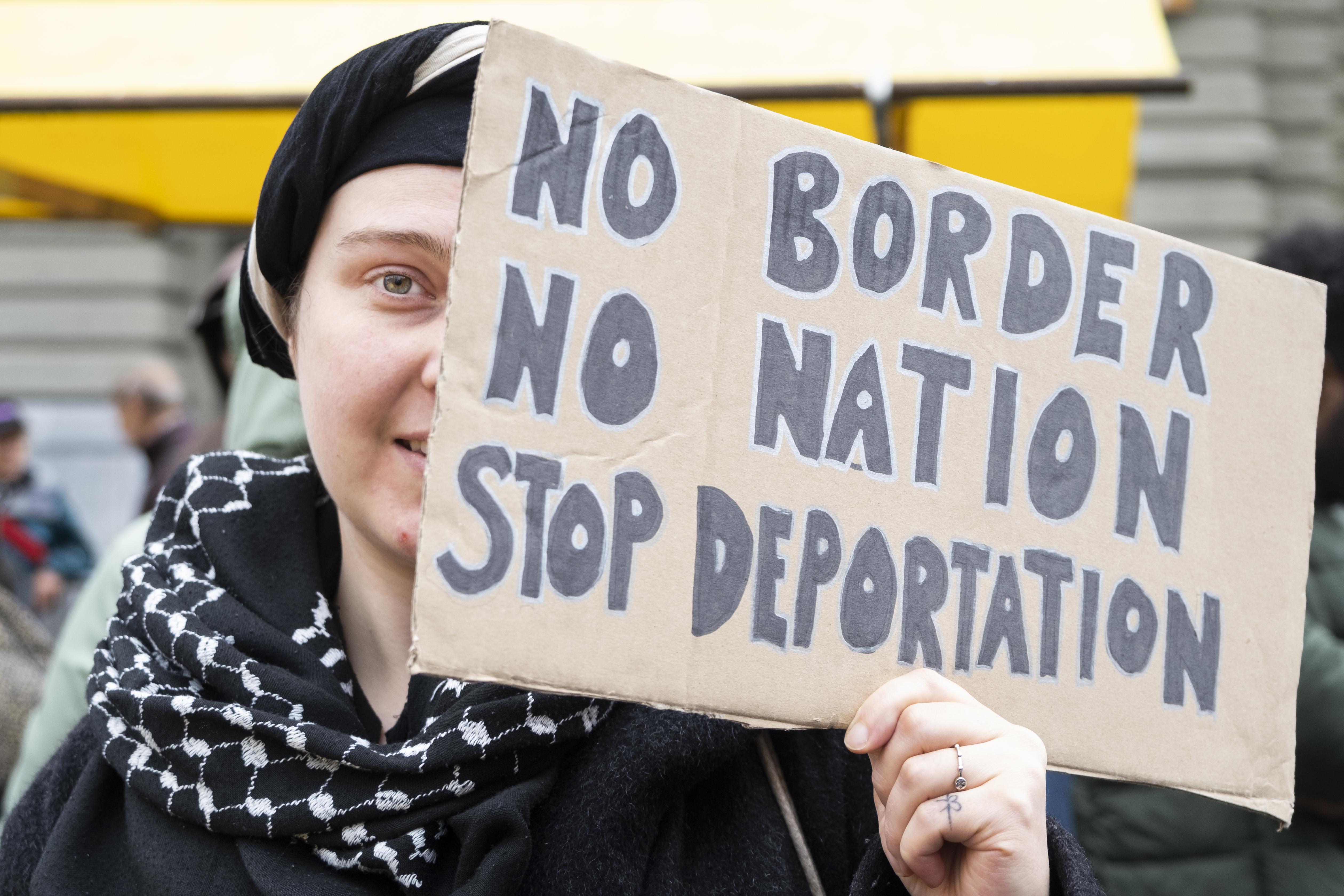 Plakatt No borders, no nations, stop deportations