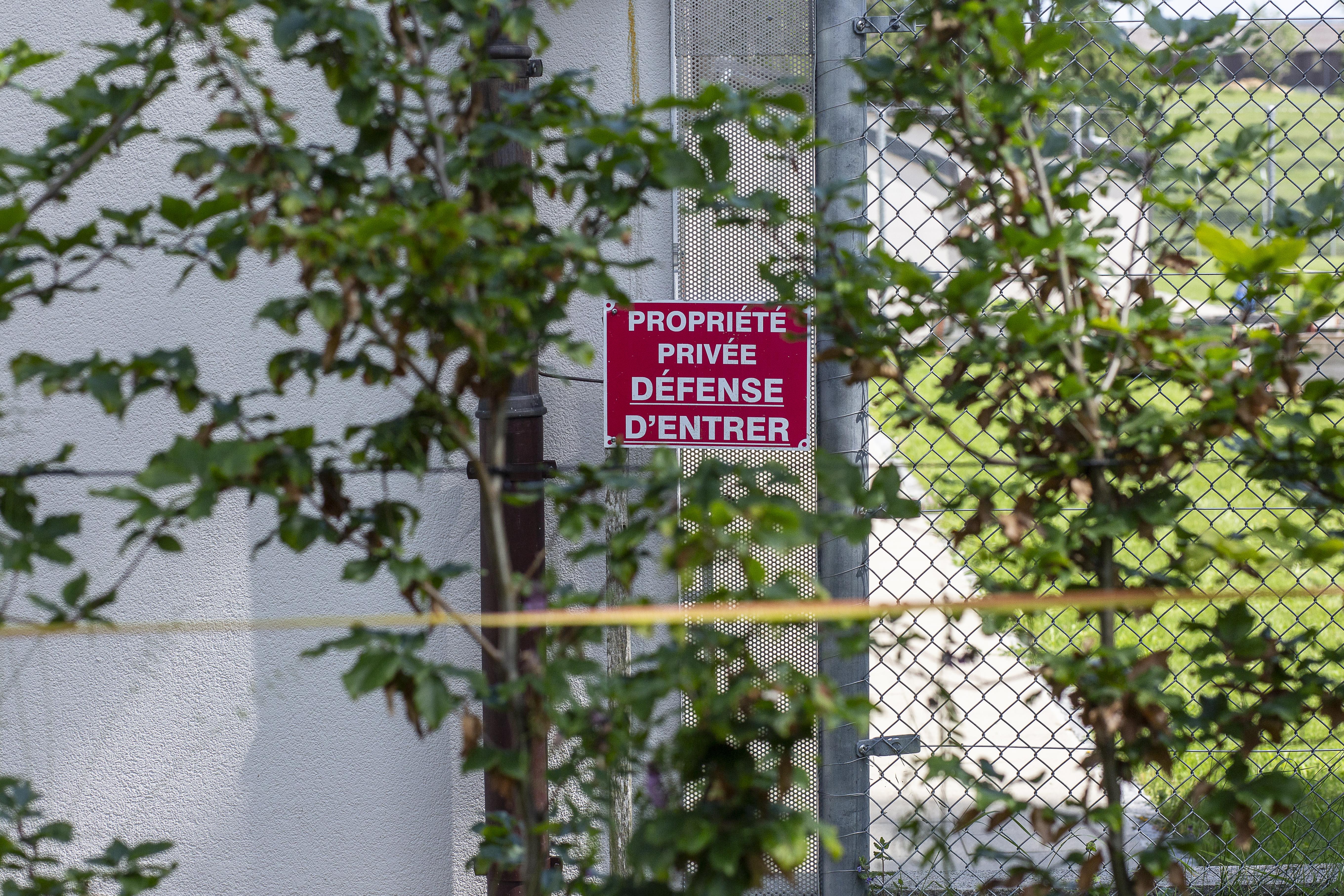Foto von einem Plakatt "Privatgrundstück – Zutritt verboten"